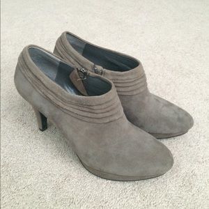 Bandolino suede booties